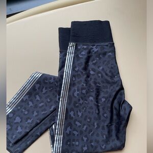 Ultracor animal print leggings size small